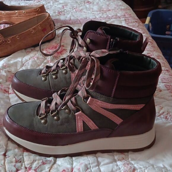 Alex Marie  - Picture 1 of 5